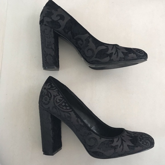 Nine West Tapestry Stacked Heel Pumps - Picture 3 of 8